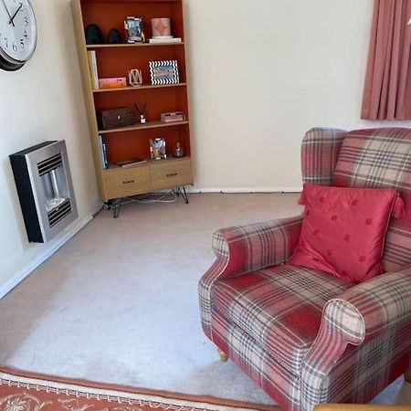 Centre Of Town House 3 Bedrooms Sleeps 5 And Infant Free Onsite Parking 2 Cars Κινγκς Λιν Εξωτερικό φωτογραφία